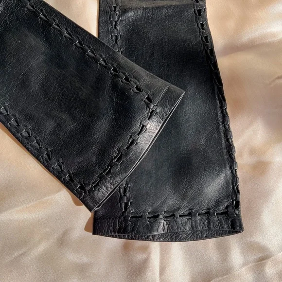 Vintage 1960s Black Leather Gloves With Stitching Details - Picture 5 of 8